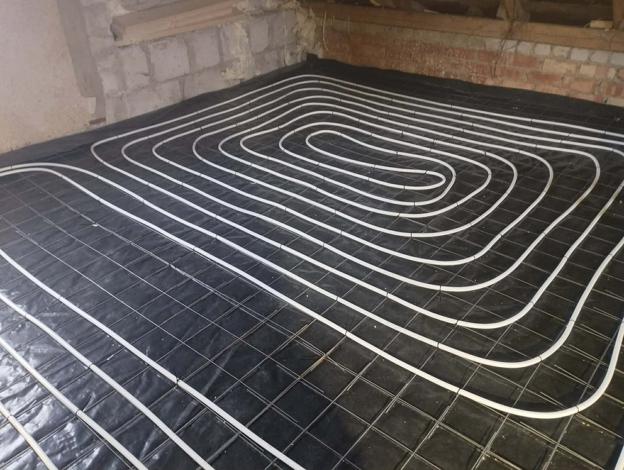 Šildomų grindų vamzdžių įrengimas